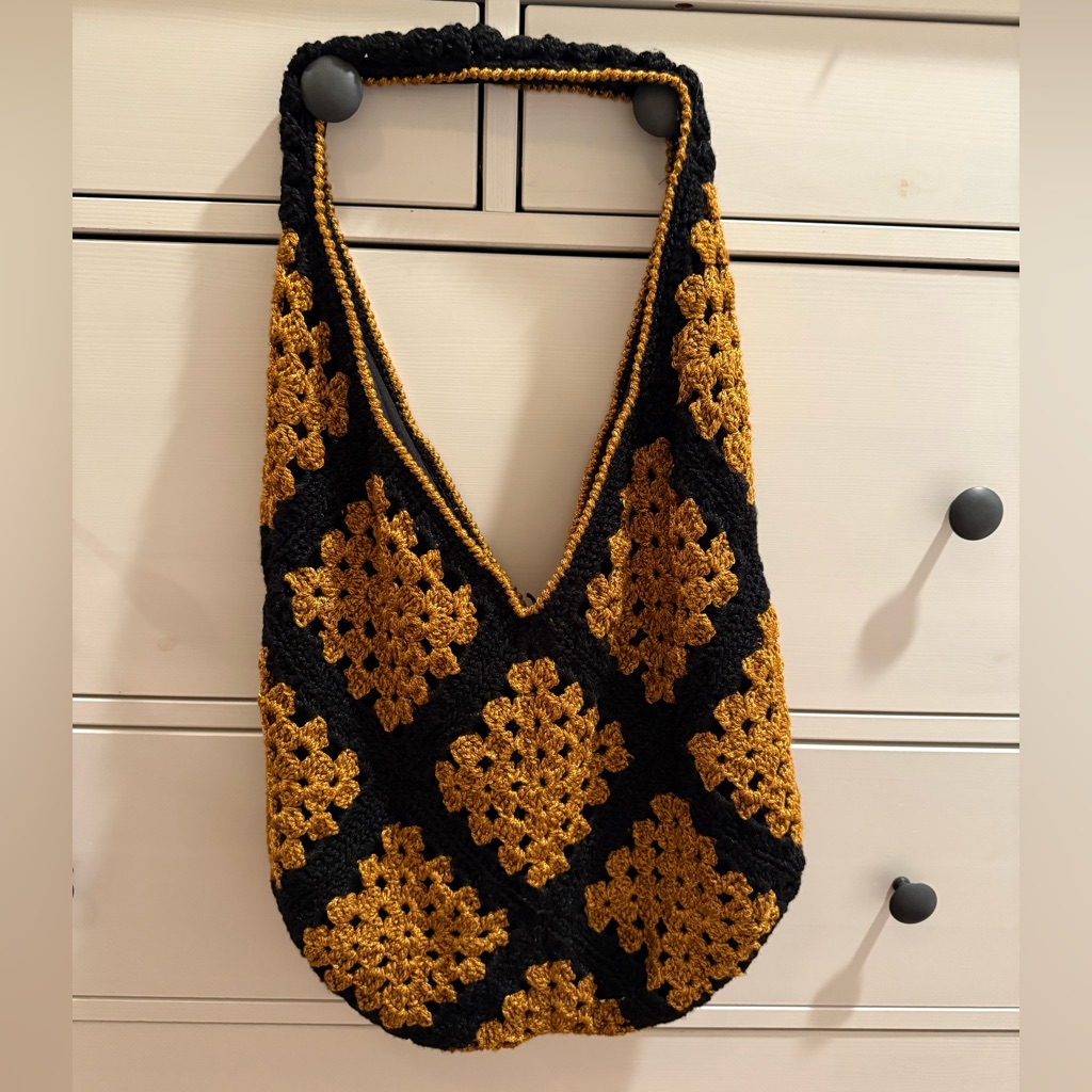 Vintage 70s Inspired Crochet Shoulder Bag